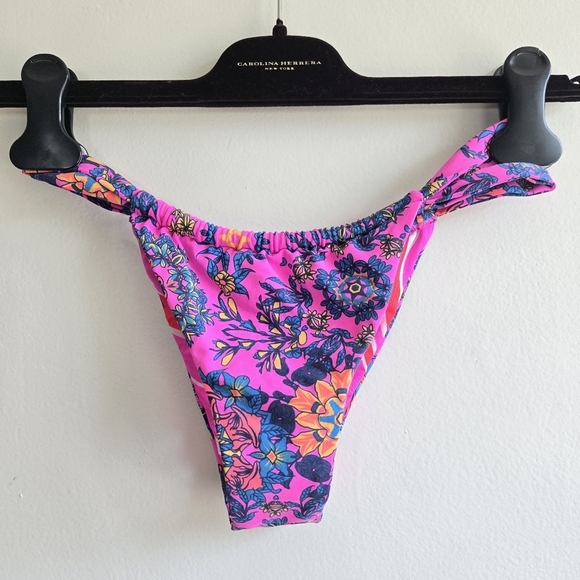 New Maaji Kaleidoscope Zen Sliding Triangle Top/Hope Split Bottom Reversible Set - Picture 11 of 13
